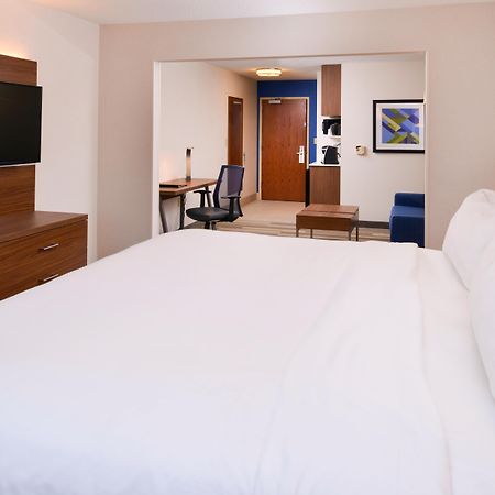 Holiday Inn Express Hotel & Suites Urbana-Champaign-U Of I Area By Ihg Exterior photo