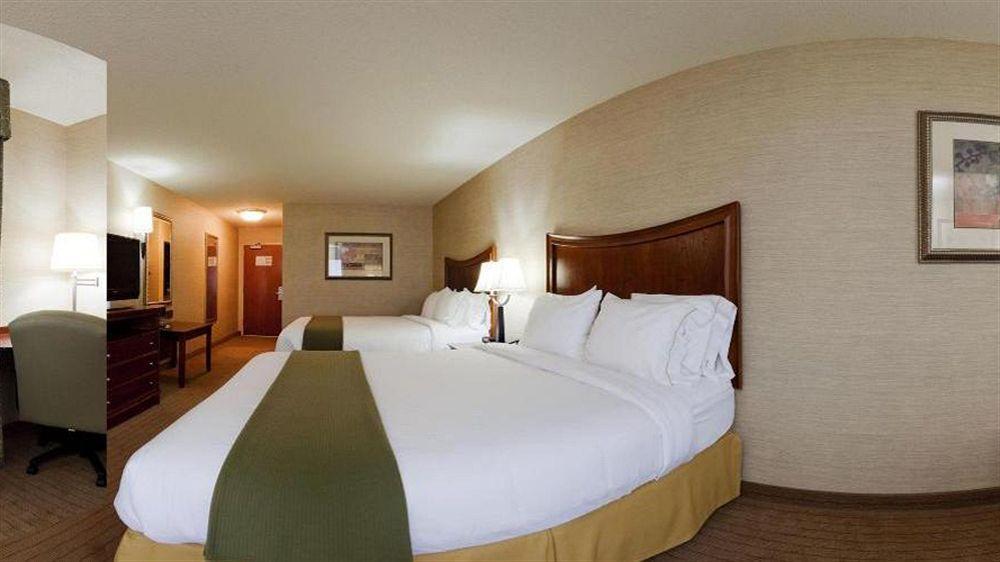 Holiday Inn Express Hotel & Suites Urbana-Champaign-U Of I Area By Ihg Exterior photo