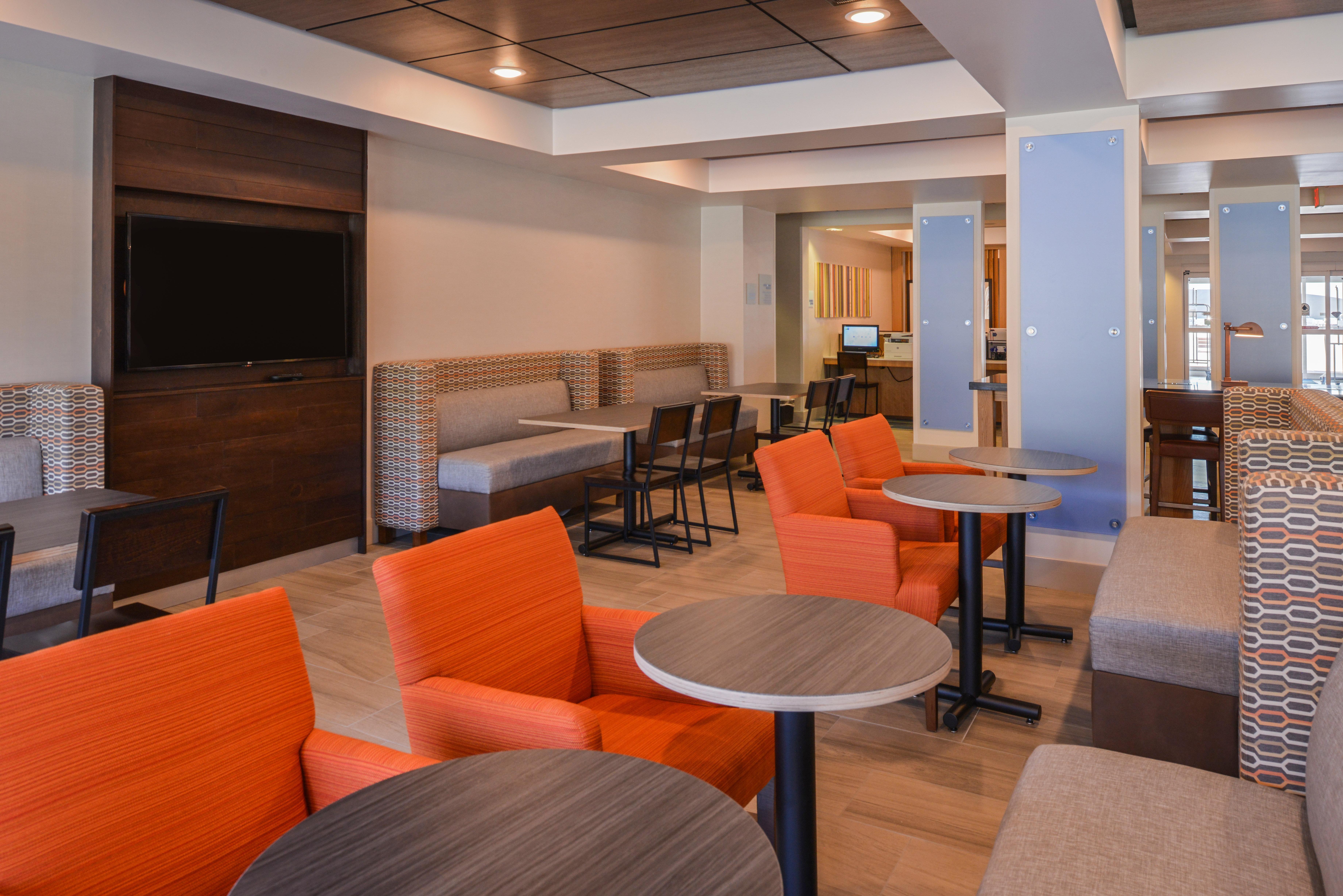 Holiday Inn Express Hotel & Suites Urbana-Champaign-U Of I Area By Ihg Exterior photo