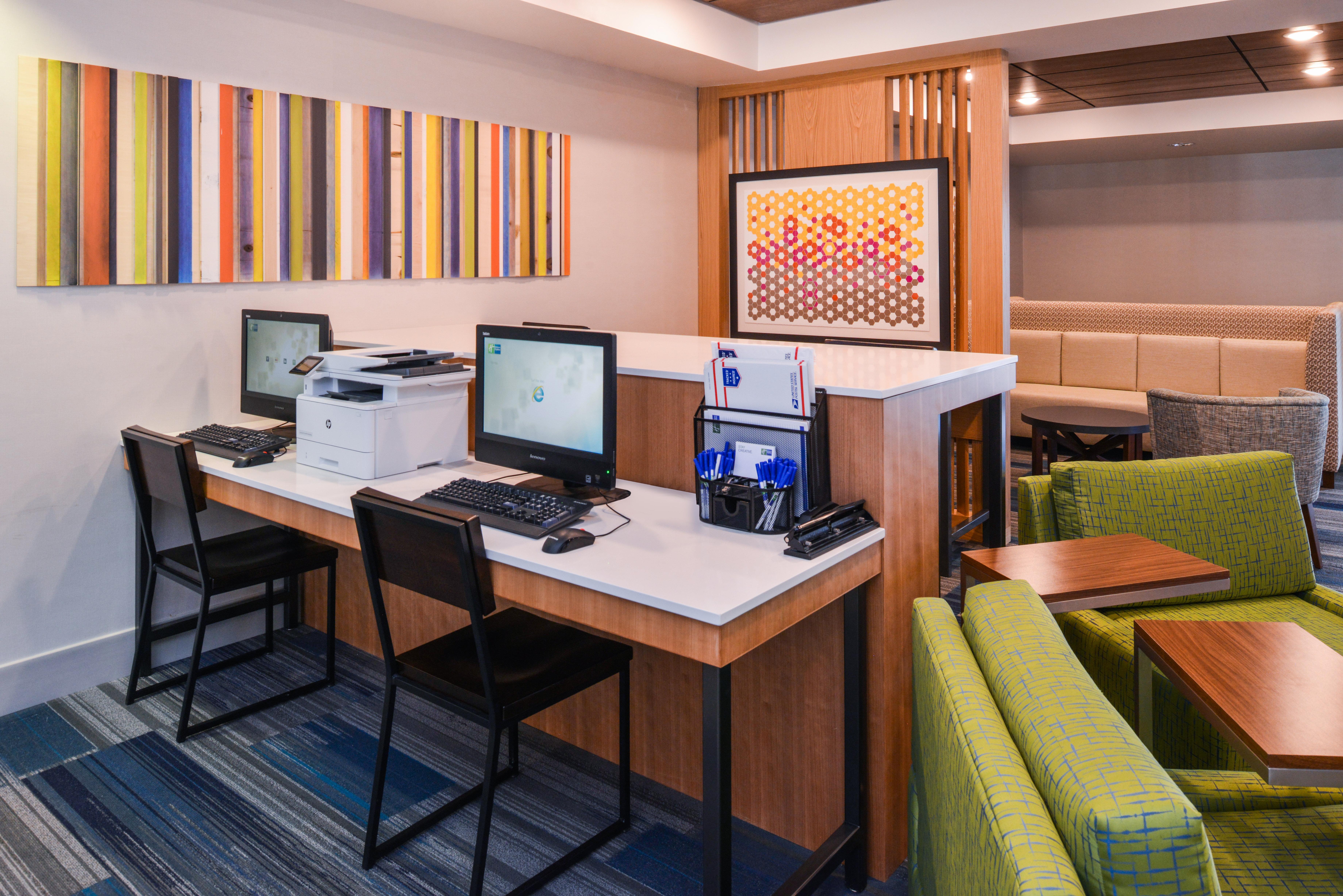 Holiday Inn Express Hotel & Suites Urbana-Champaign-U Of I Area By Ihg Exterior photo