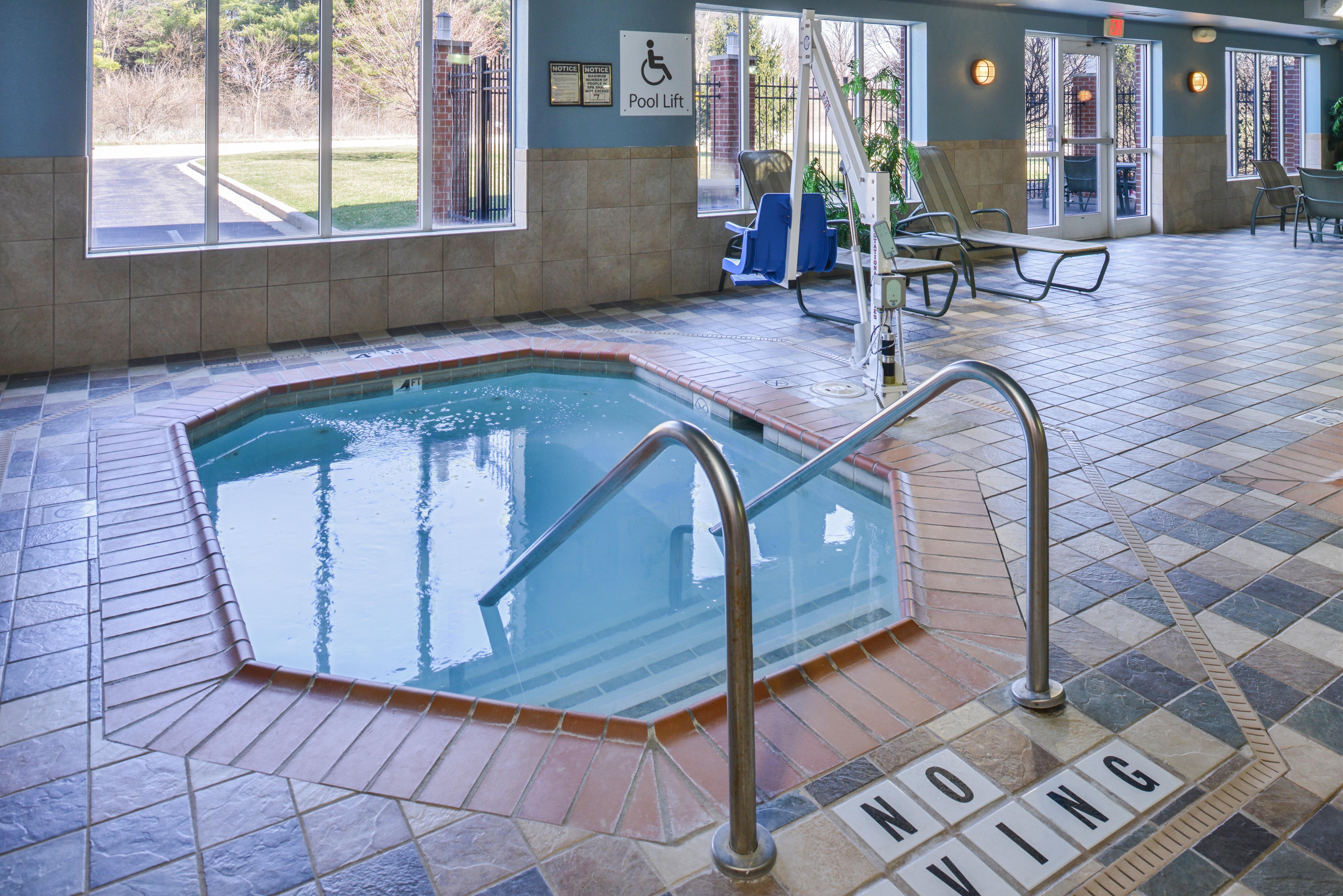 Holiday Inn Express Hotel & Suites Urbana-Champaign-U Of I Area By Ihg Exterior photo