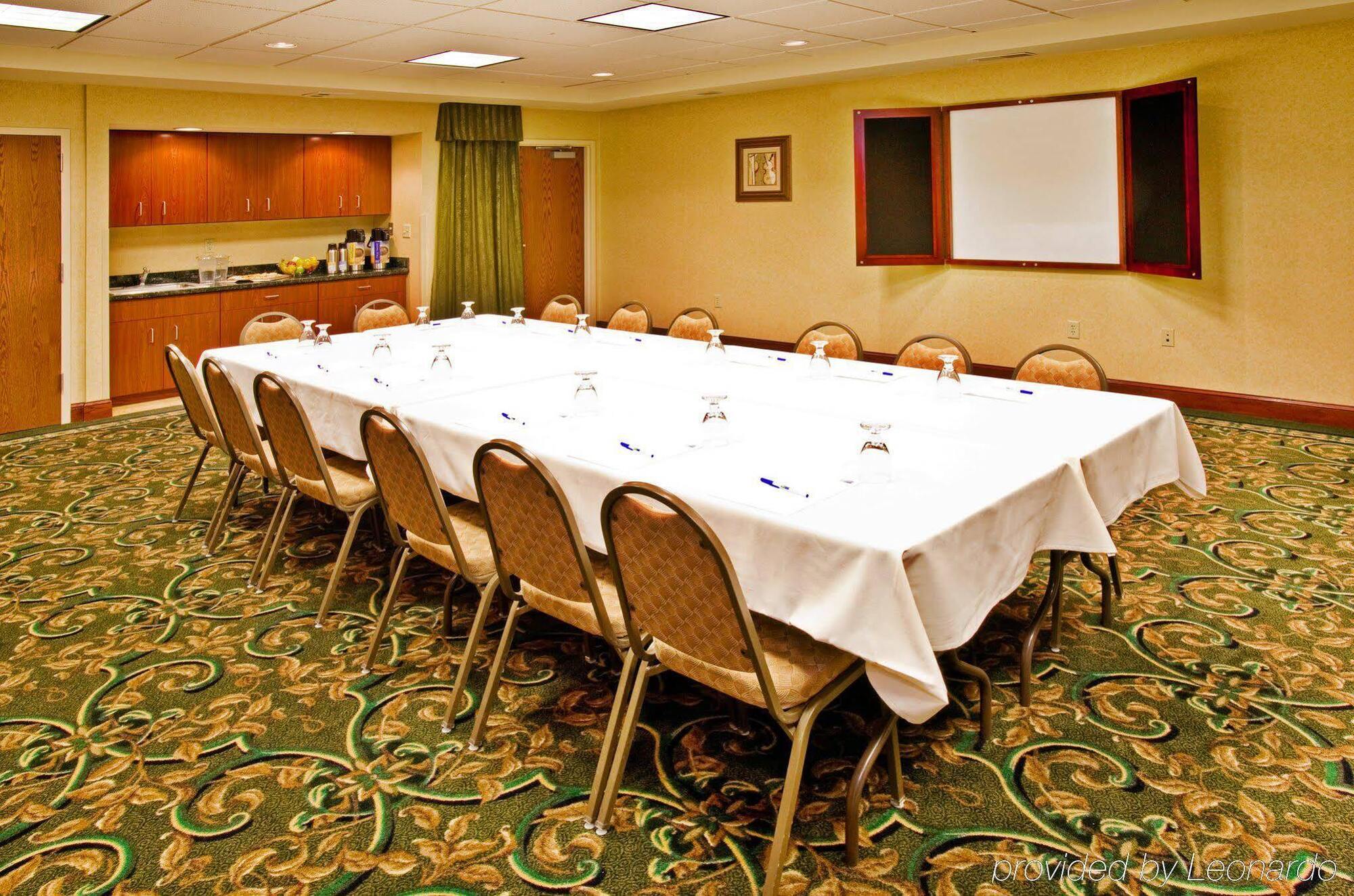Holiday Inn Express Hotel & Suites Urbana-Champaign-U Of I Area By Ihg Exterior photo