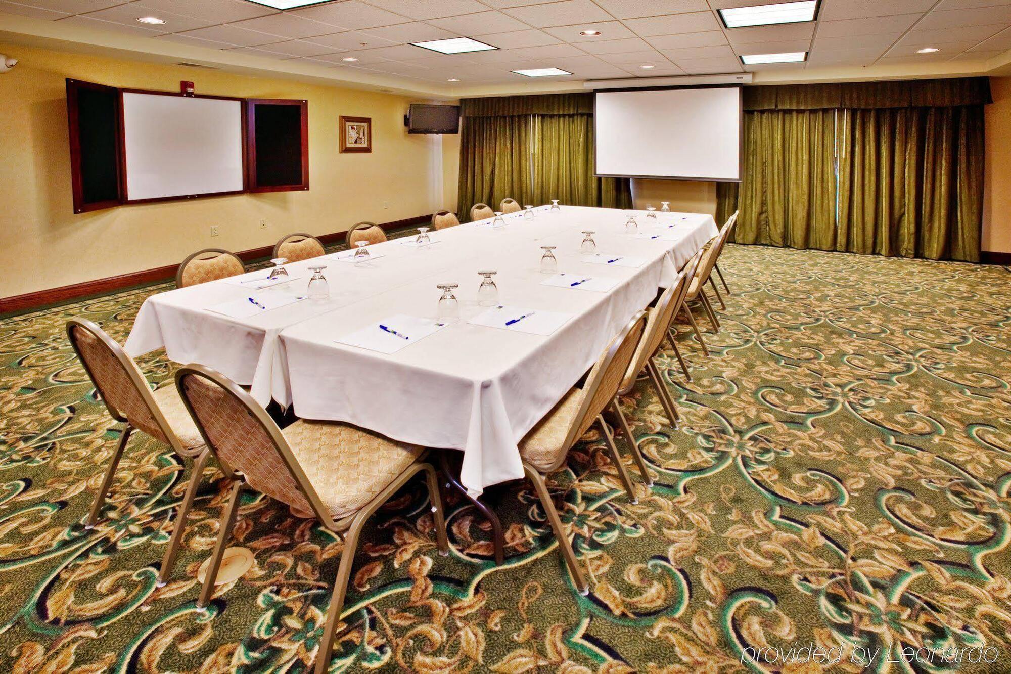 Holiday Inn Express Hotel & Suites Urbana-Champaign-U Of I Area By Ihg Exterior photo